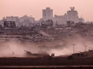 http://plutocracia.com/imagens/Israel_usa_bomba230kg_cafe_julho2025.webp
