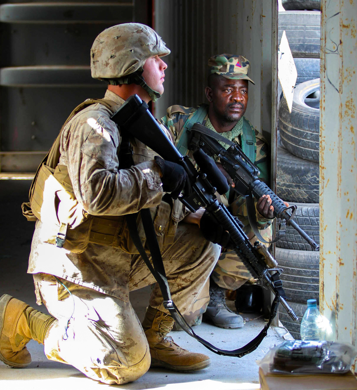 http://plutocracia.com/imagens/Niger_soldados_americanos.jpg