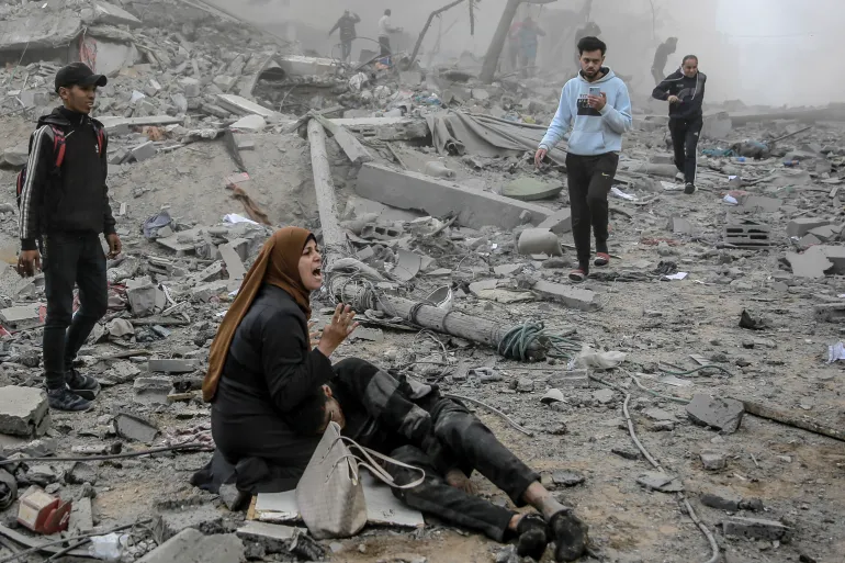 https://plutocracia.com/imagens/AFP__Mulher_Gaza2024_AlJazeera.webp