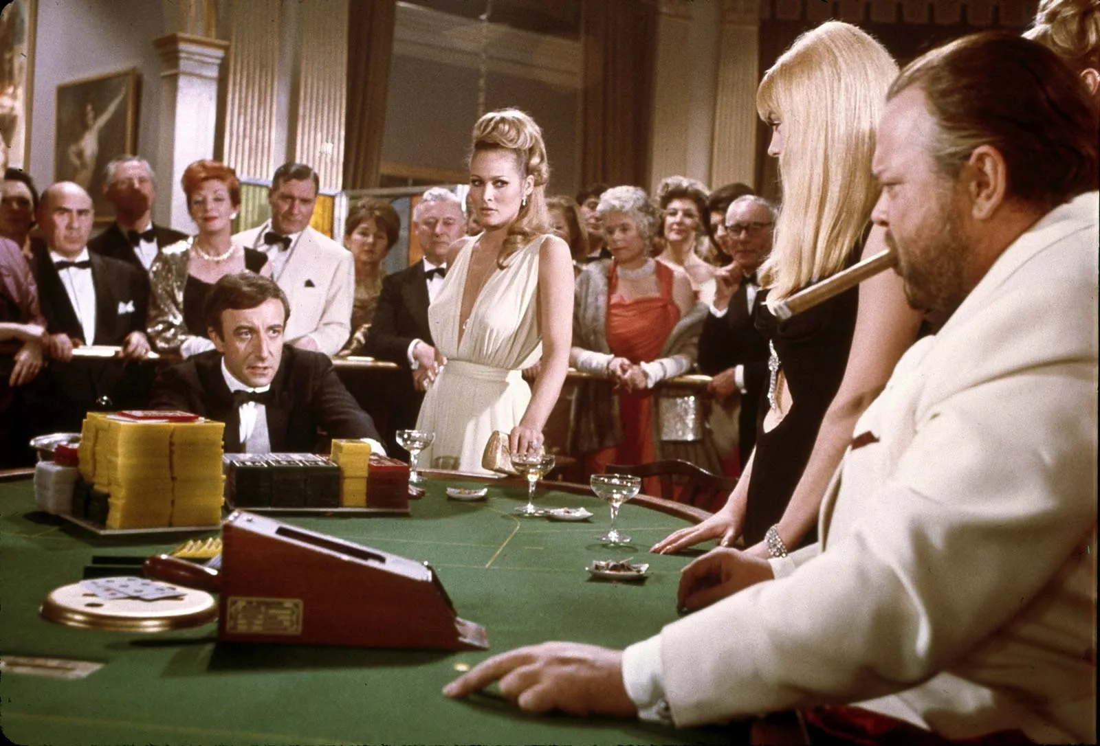 https://plutocracia.com/imagens/Casino_Royale_Peter_Sellers_1967JamesBond.webp